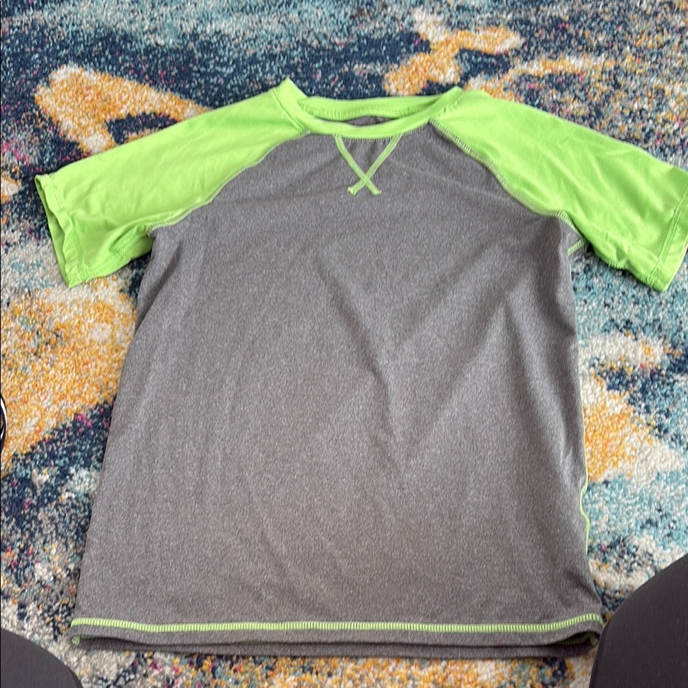 32 Degrees Gray and Green Short Sleeve Tees